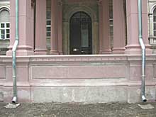 Br&uuml;stung S&auml;ulenvorhalle nach Bauma&szlig;nahme