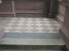 Gartenpodest S&auml;ulenvorhalle nach Bauma&szlig;nahme