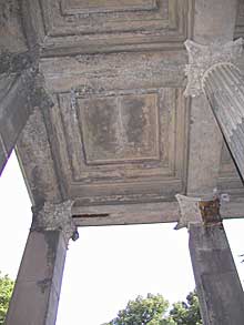 Deckenfeld S&auml;ulenhalle vor Bauma&szlig;nahme