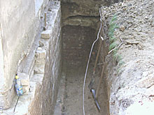 Freilegung erdber&uuml;hrtes Mauerwerk - n&ouml;rdliches Stirnmauerwerk Loggia